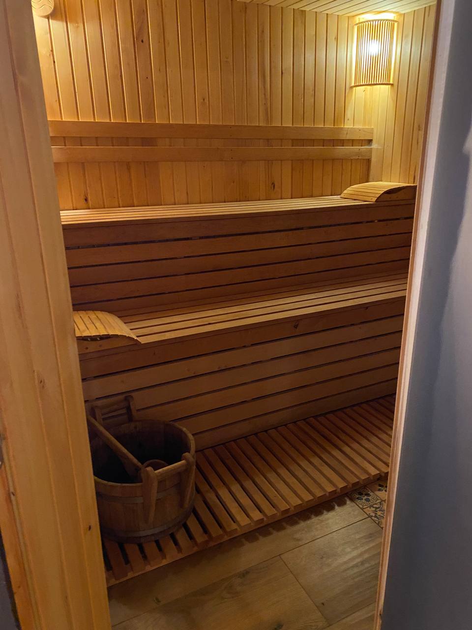 photo_5409210550388388155_y